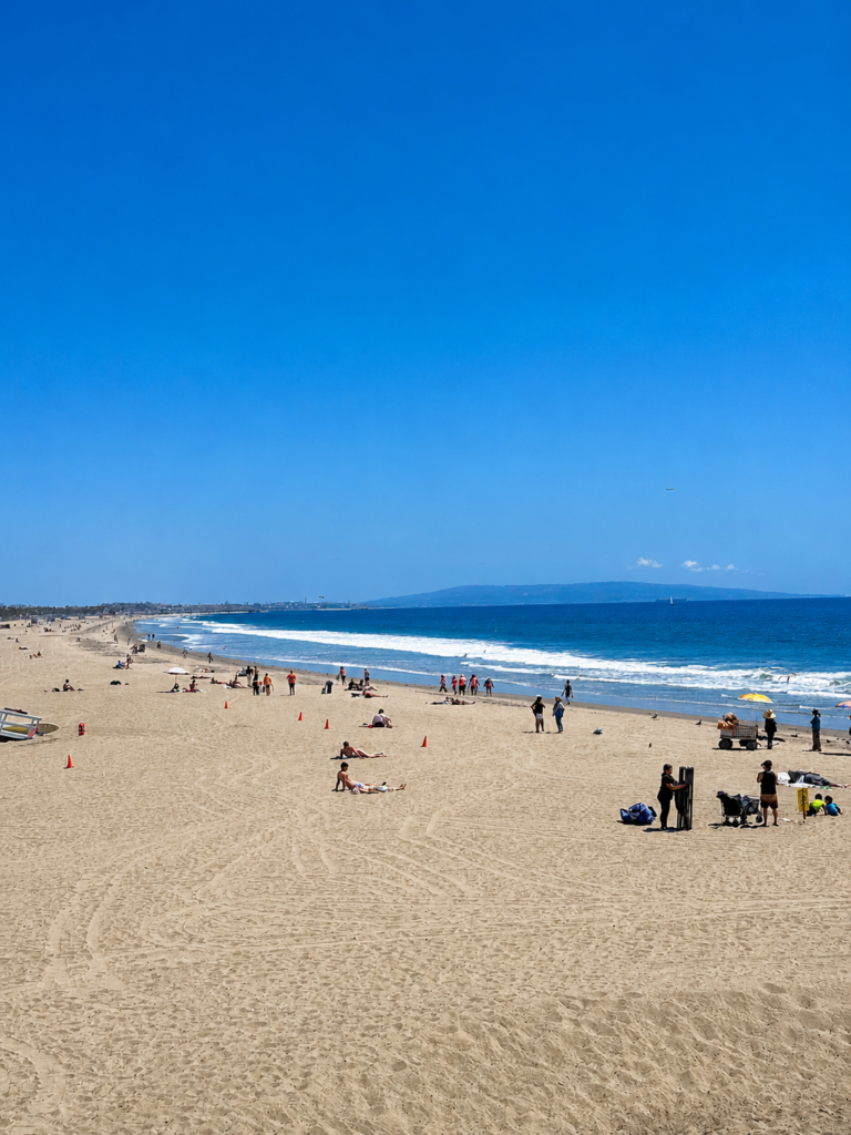 Los Angeles on a Budget: 10 Iconic Sights Without the Luxury Price Tag santa mo3